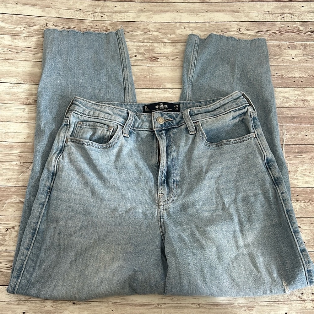 Hollister Ultra High Rise Vintage Straight Distressed Light Wash Jeans - Picture 3 of 13